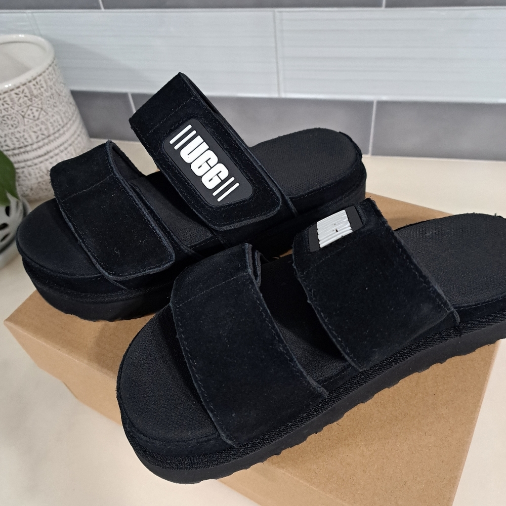 NWOT UGG w greer